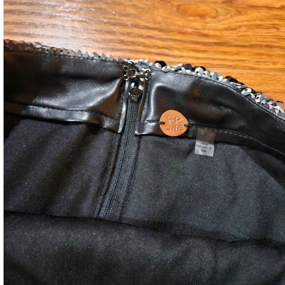 NWT! FREE PEOPLE Green Camo Reversible Sequin Mini A-Line Skirt Size 4 - Picture 9 of 11